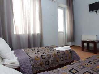 Отель Hotel Shalimar Тбилиси Семейный люкс с балконом-1