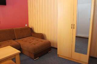 Отель Hotel Shalimar Тбилиси Номер с кроватью размера «queen-size» и балконом-8